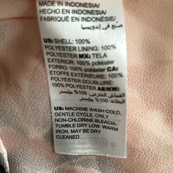 White House Black Market V-Neck Peach Color Blouse Sz 8 - Picture 4 of 6